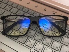 Эффективность очков для защиты зрения от света монитора опровергнута