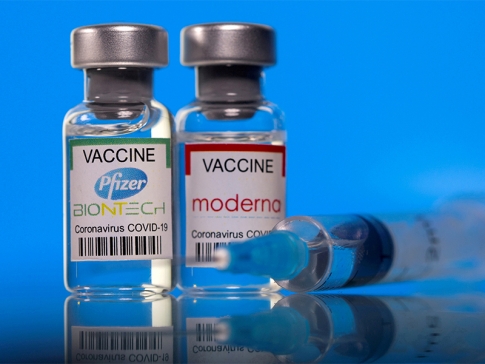 Американский регулятор расширил список побочных эффектов Pfizer и Moderna